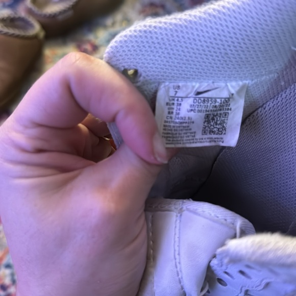 Nikes no laces - Picture 3 of 3